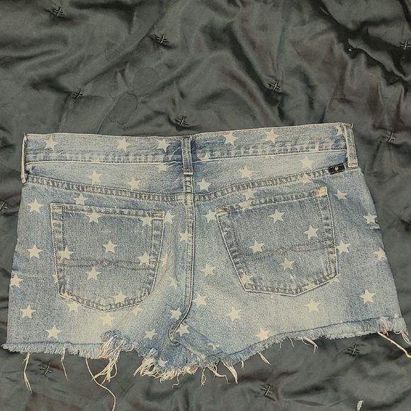 Star Patterned Denim Shorts - Picture 5 of 5